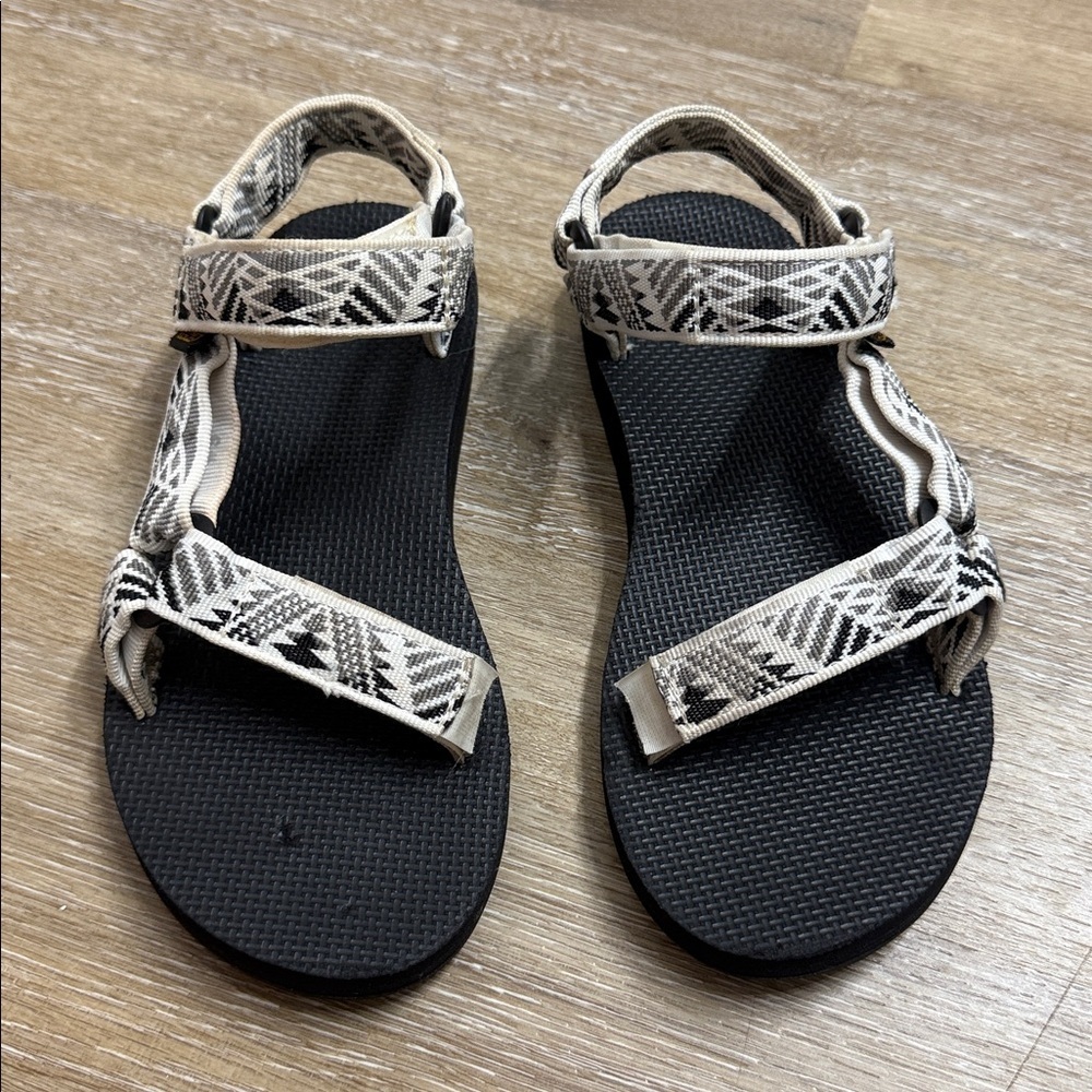 Teva Size 6 Beige and Black Sandals - Picture 2 of 6